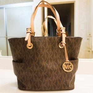 MICHAEL Michael Kors East West Tote Mocha